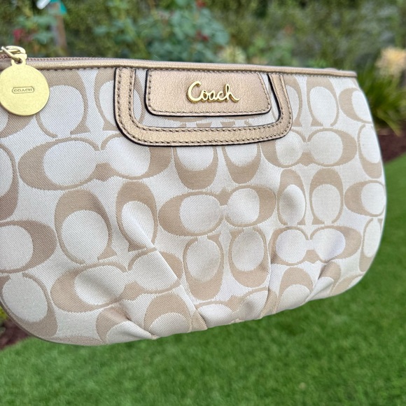 Coach signature C large wristlet pouch beige and metallic with zipper pull - Picture 1 of 12